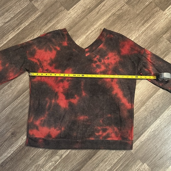 NEW Red & Black Soft Tie Dye Sweater - Picture 16 of 17